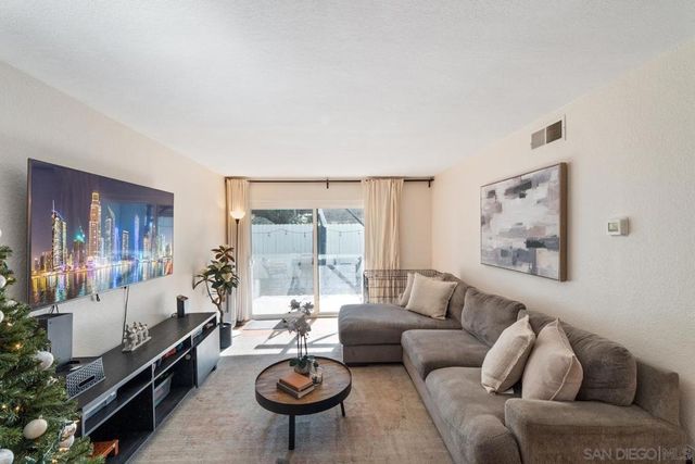 1564 Tanglewood Ln 19, Escondido, CA 92029