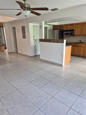 9943 W Atlantic Blvd 9943, Coral Springs, FL 33071