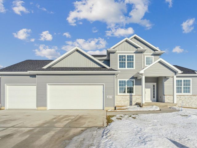 2819 Autumn Woods Drive, Cedar Falls, IA 50613