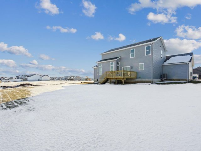 2819 Autumn Woods Drive, Cedar Falls, IA 50613