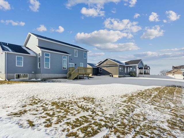 2819 Autumn Woods Drive, Cedar Falls, IA 50613