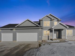 2819 Autumn Woods Drive, Cedar Falls, IA 50613