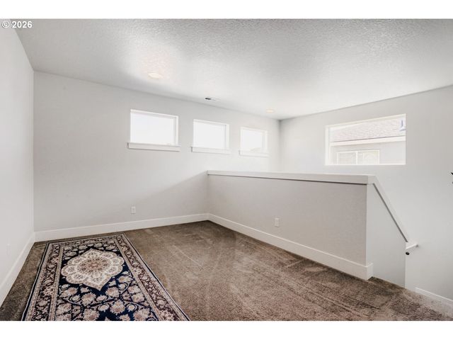 652 Sw 49TH Dr, Gresham, OR 97080