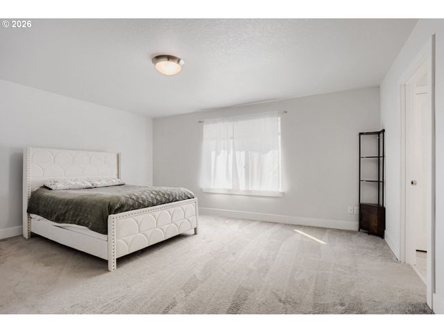 652 Sw 49TH Dr, Gresham, OR 97080