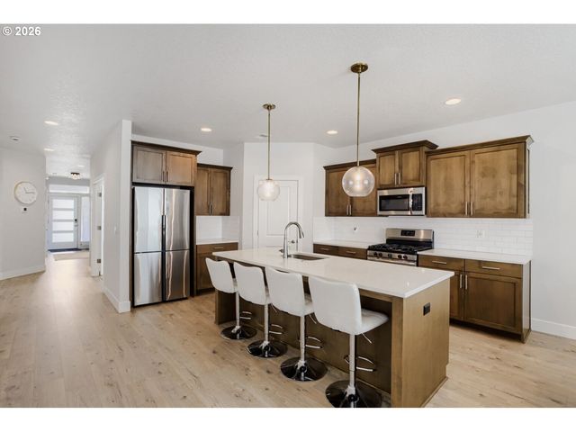 652 Sw 49TH Dr, Gresham, OR 97080
