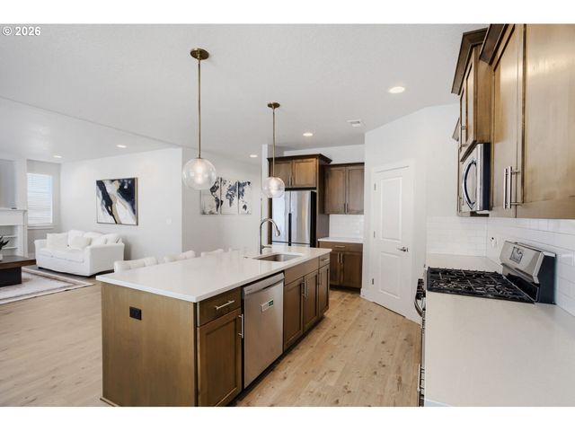 652 Sw 49TH Dr, Gresham, OR 97080