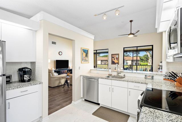 10423 S Circle Lake Drive 202, Boynton Beach, FL 33437