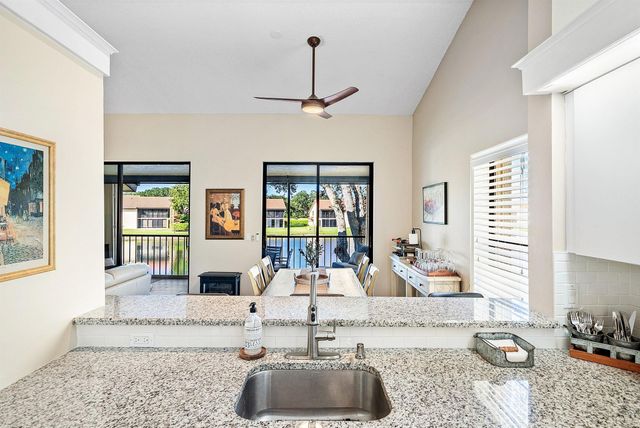 10423 S Circle Lake Drive 202, Boynton Beach, FL 33437