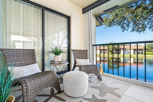 10423 S Circle Lake Drive 202, Boynton Beach, FL 33437