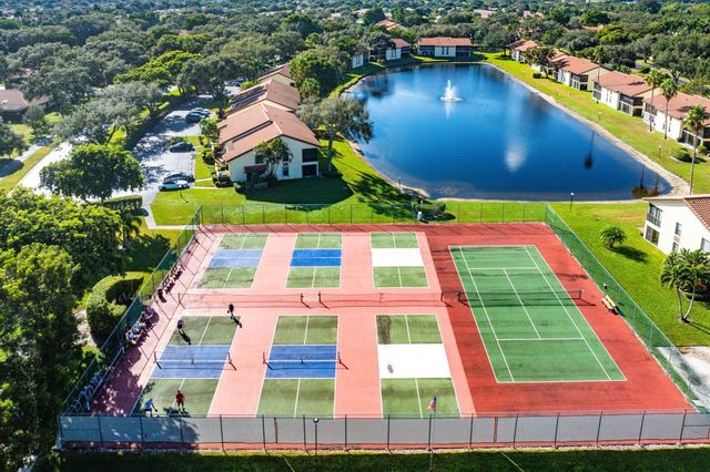 10423 S Circle Lake Drive 202, Boynton Beach, FL 33437