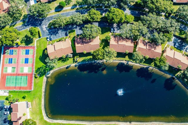 10423 S Circle Lake Drive 202, Boynton Beach, FL 33437