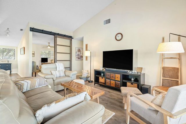 10423 S Circle Lake Drive 202, Boynton Beach, FL 33437