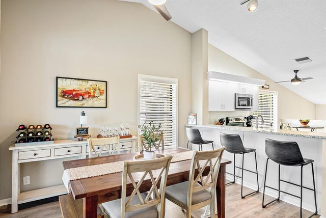 10423 S Circle Lake Drive 202, Boynton Beach, FL 33437