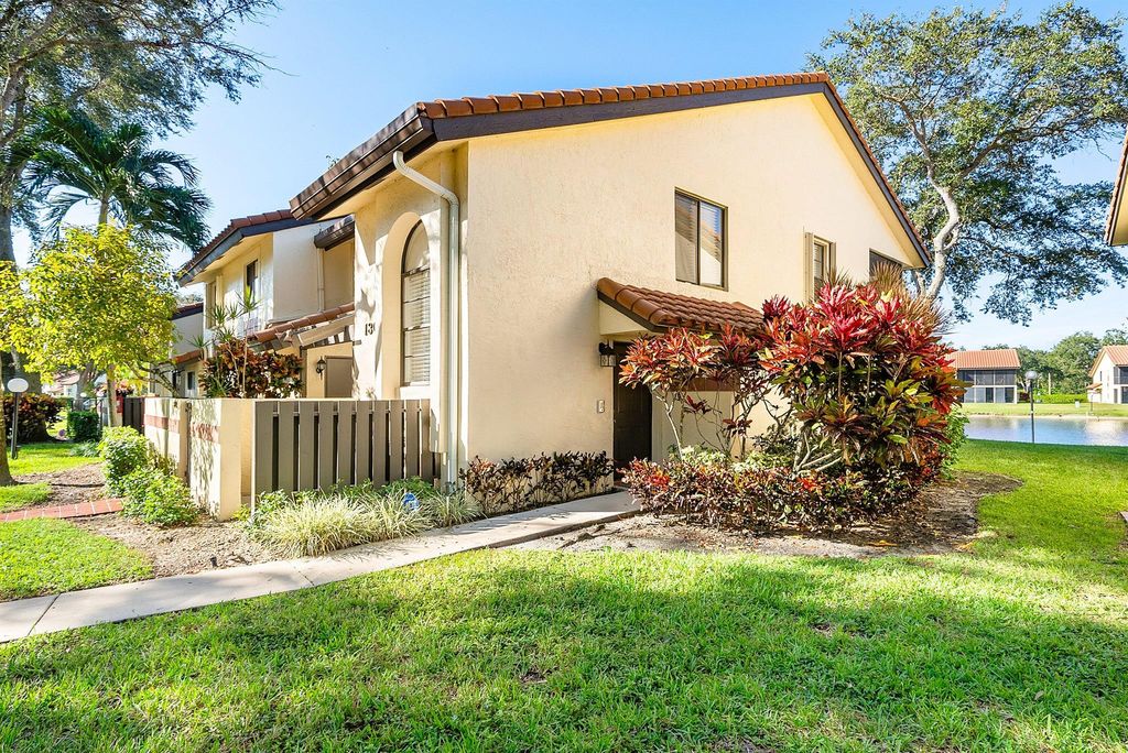 10423 S Circle Lake Drive 202, Boynton Beach, FL 33437