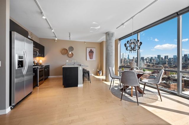 860 W Blackhawk Street 2108, Chicago, IL 60642