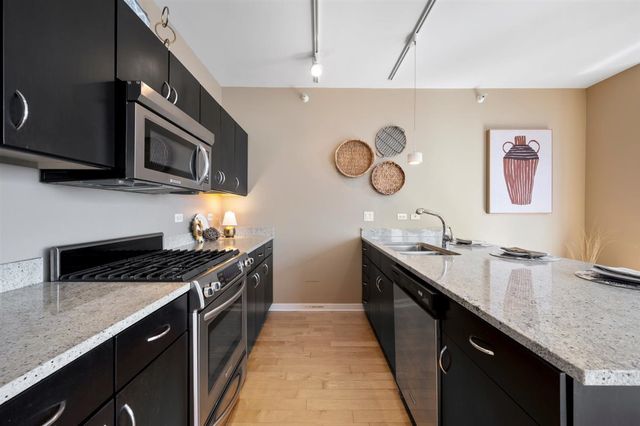 860 W Blackhawk Street 2108, Chicago, IL 60642