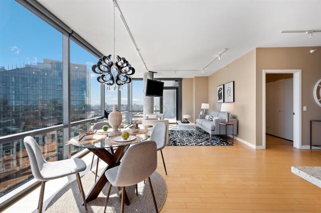 860 W Blackhawk Street 2108, Chicago, IL 60642