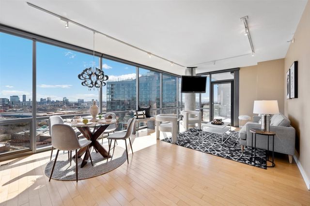 860 W Blackhawk Street 2108, Chicago, IL 60642