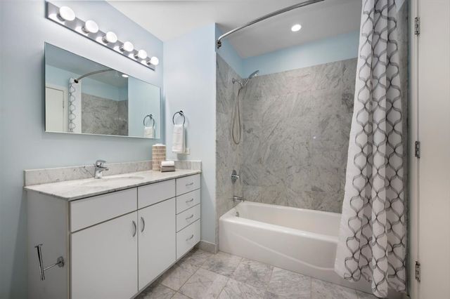 860 W Blackhawk Street 2108, Chicago, IL 60642