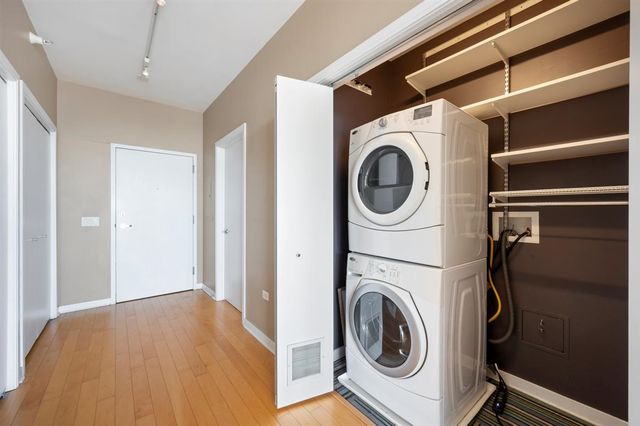 860 W Blackhawk Street 2108, Chicago, IL 60642