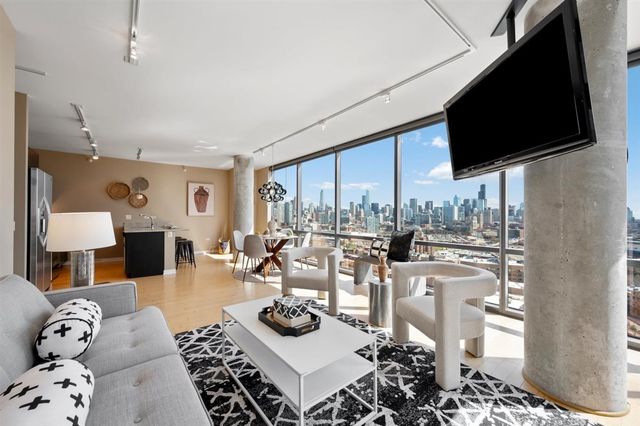 860 W Blackhawk Street 2108, Chicago, IL 60642