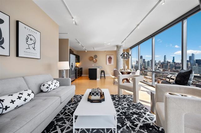 860 W Blackhawk Street 2108, Chicago, IL 60642