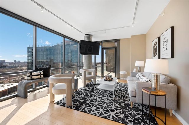 860 W Blackhawk Street 2108, Chicago, IL 60642