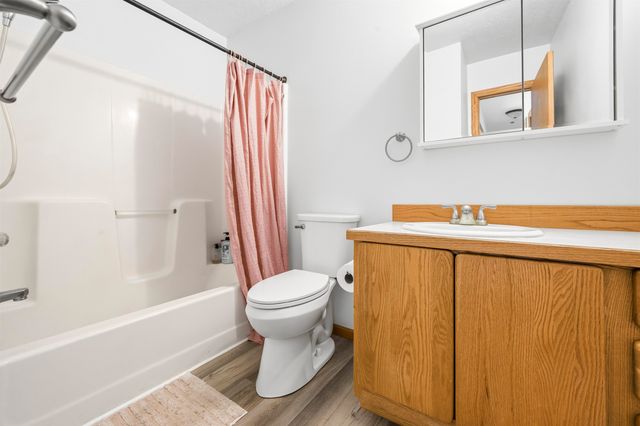 1204 6th Street NE, Minot, ND 58703