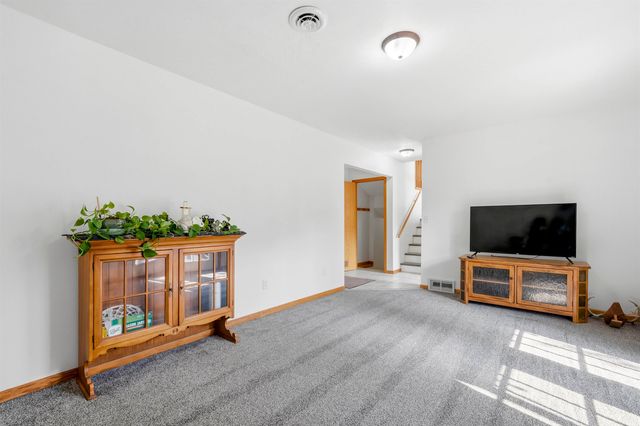 1204 6th Street NE, Minot, ND 58703