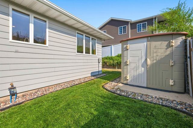 1204 6th Street NE, Minot, ND 58703