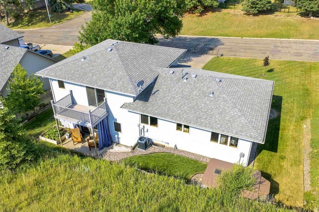 1204 6th Street NE, Minot, ND 58703