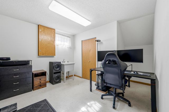 1204 6th Street NE, Minot, ND 58703