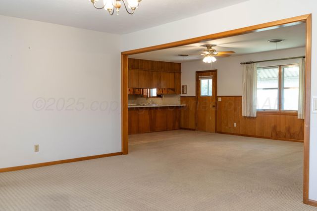 1315 S Canadian Street, Wheeler, TX 79096