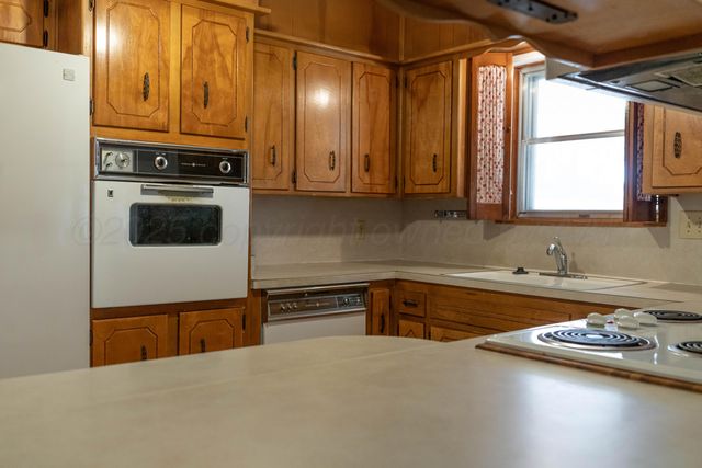 1315 S Canadian Street, Wheeler, TX 79096