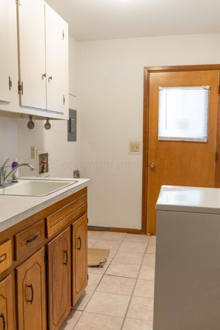 1315 S Canadian Street, Wheeler, TX 79096