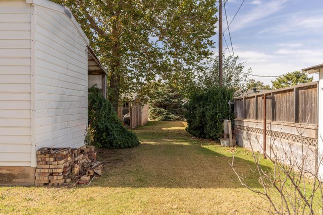 1315 S Canadian Street, Wheeler, TX 79096