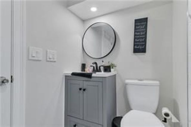 215 Kenyon Ave, Pawtucket, RI 02861
