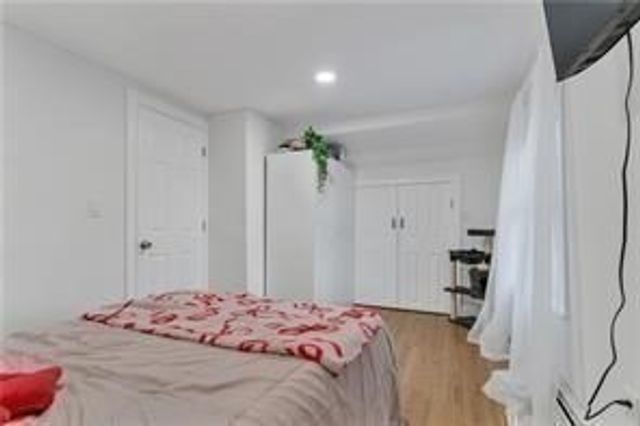 215 Kenyon Ave, Pawtucket, RI 02861