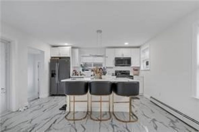 215 Kenyon Ave, Pawtucket, RI 02861
