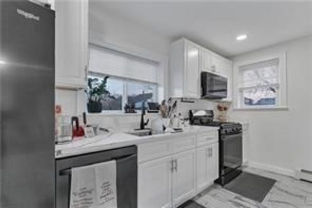 215 Kenyon Ave, Pawtucket, RI 02861
