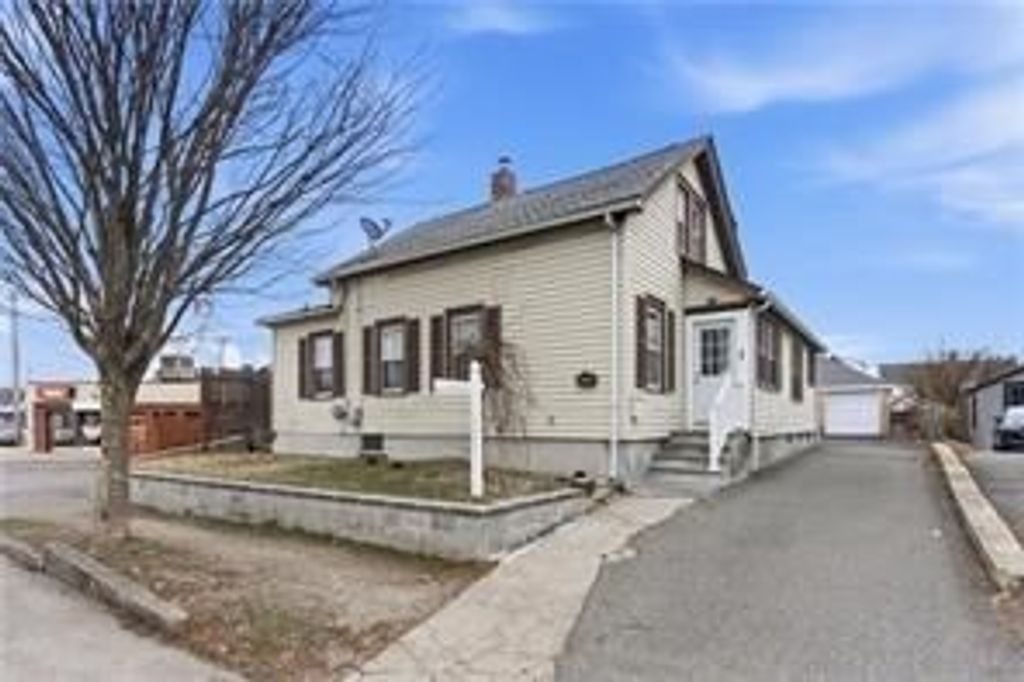 215 Kenyon Ave, Pawtucket, RI 02861