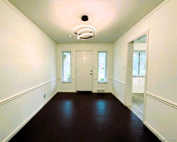 8573 E Outer Drive, Detroit, MI 48213