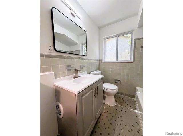 8573 E Outer Drive, Detroit, MI 48213