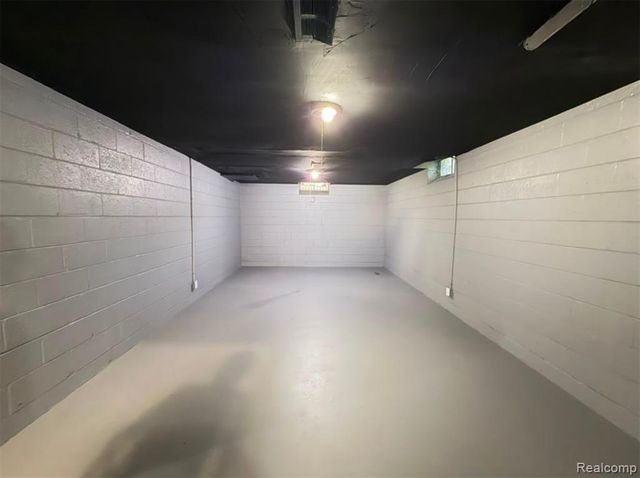 8573 E Outer Drive, Detroit, MI 48213