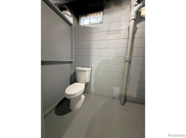 8573 E Outer Drive, Detroit, MI 48213