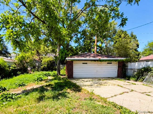 8573 E Outer Drive, Detroit, MI 48213