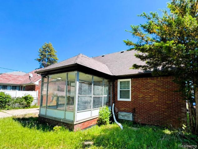 8573 E Outer Drive, Detroit, MI 48213