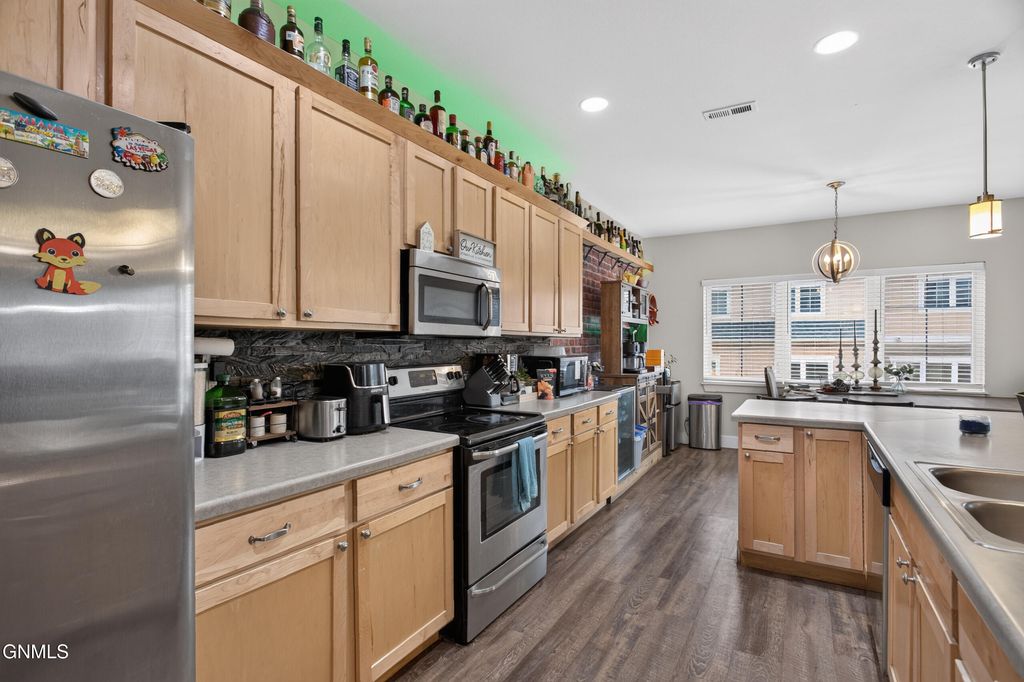 2803 28th Street W, Williston, ND 58801 photo 5