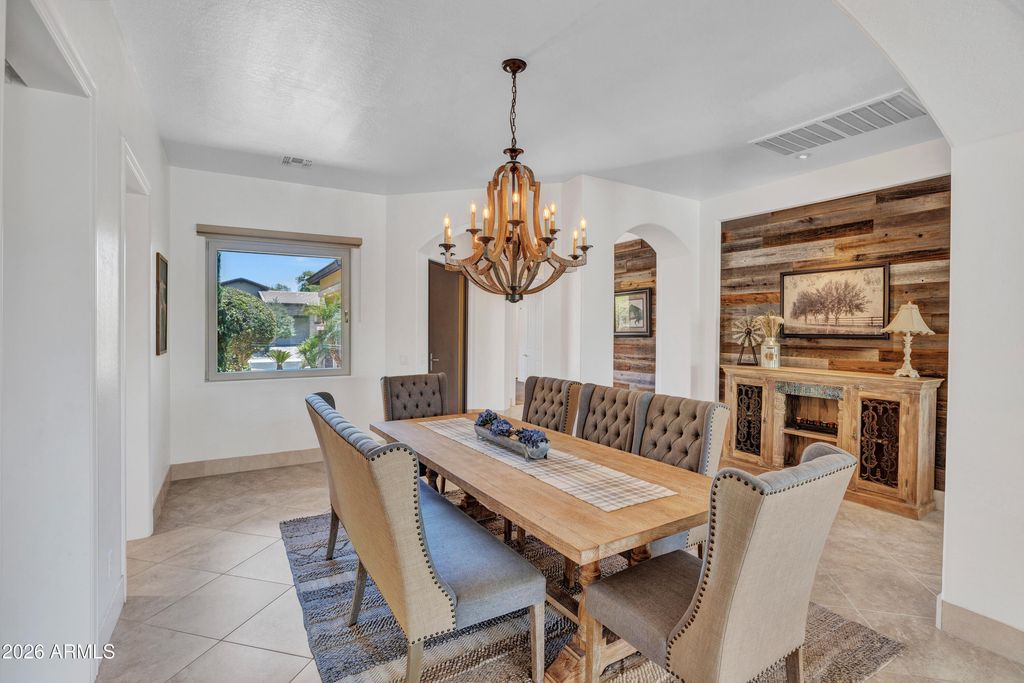 Image 5 of property listing at 5220 E BARWICK Drive, Cave Creek, AZ 85331