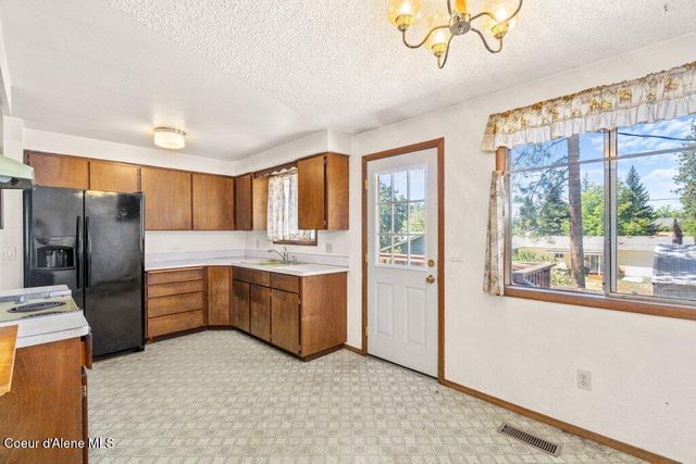 2017 N POST ST, Post Falls, ID 83854
